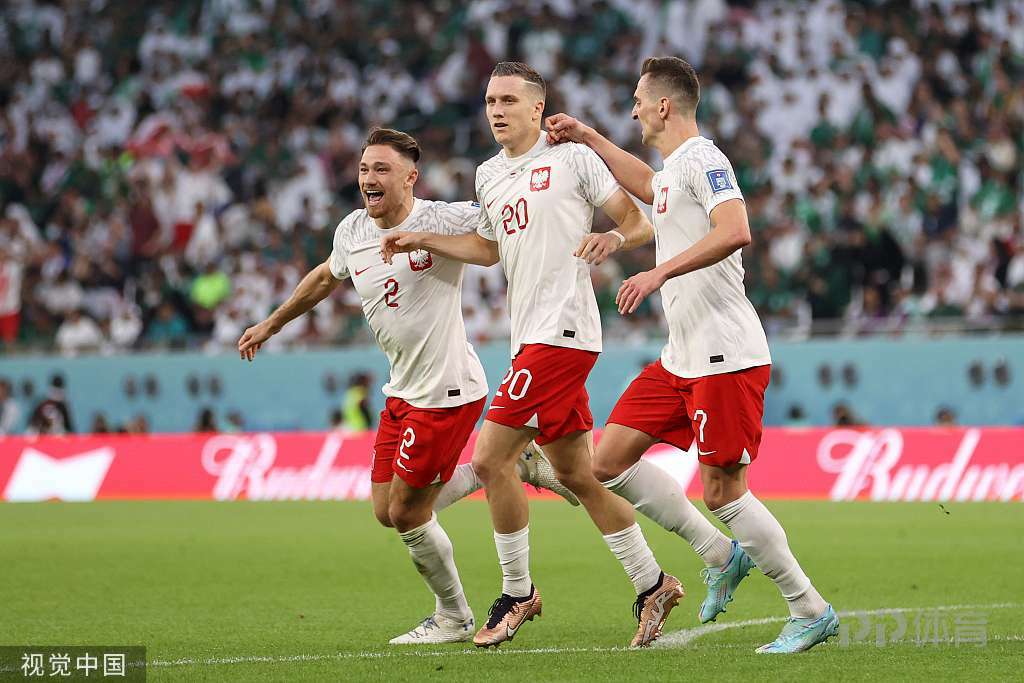 世界杯-波兰2-0沙特 莱万传射泽林斯基破门什琴斯尼扑点