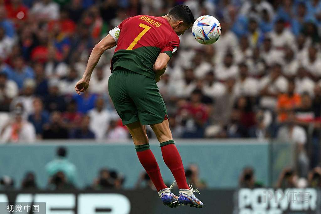 世界杯-葡萄牙2-0乌拉圭提前晋级 C罗造险B费双响