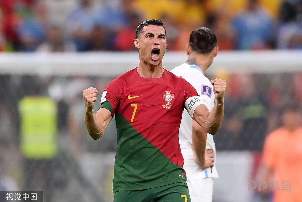 世界杯-葡萄牙2-0乌拉圭提前晋级 C罗造险B费双响