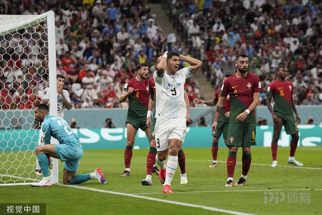 世界杯-葡萄牙2-0乌拉圭提前晋级 C罗造险B费双响