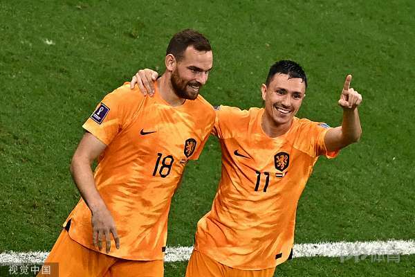 世界杯-荷兰2-0卡塔尔头名出线 加克波连续3场破门德容建功